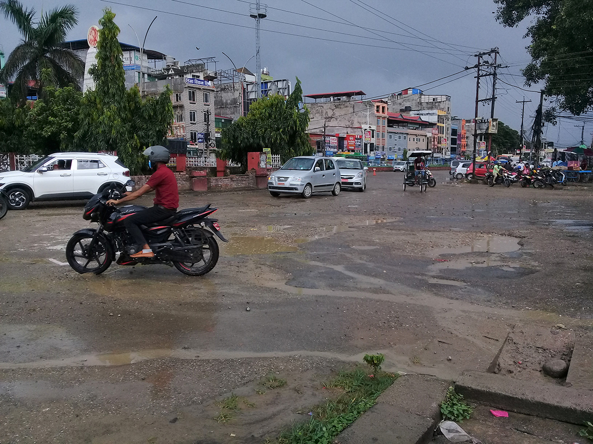 खाल्डाखुल्डीले बुटवलका सडक अस्तव्यस्त, यात्रुलाई सास्ती